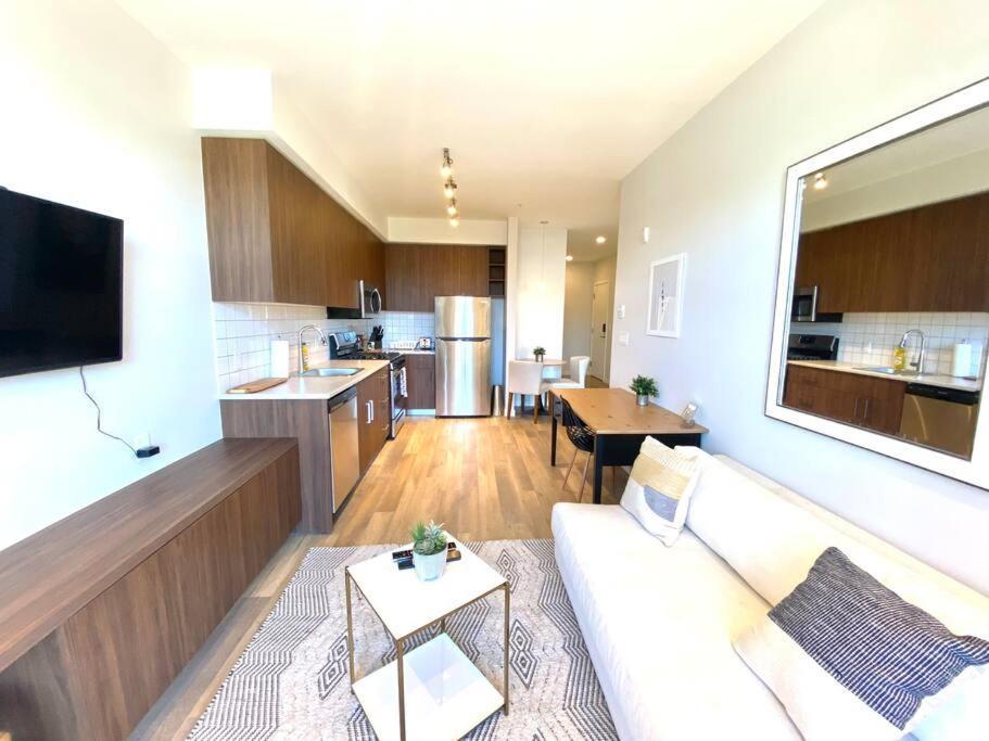 Lovely Brand New Condo Сидней Экстерьер фото
