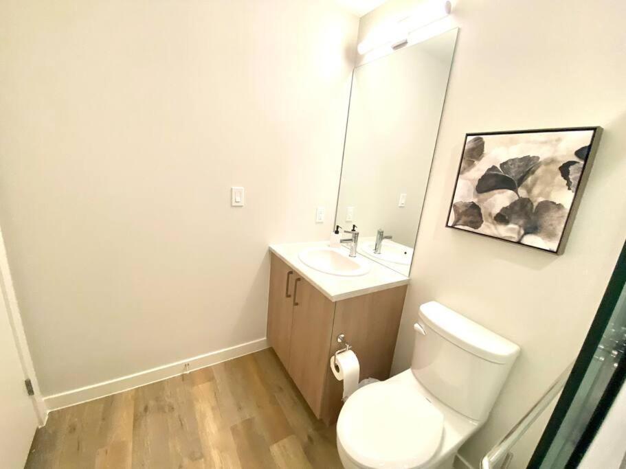 Lovely Brand New Condo Сидней Экстерьер фото
